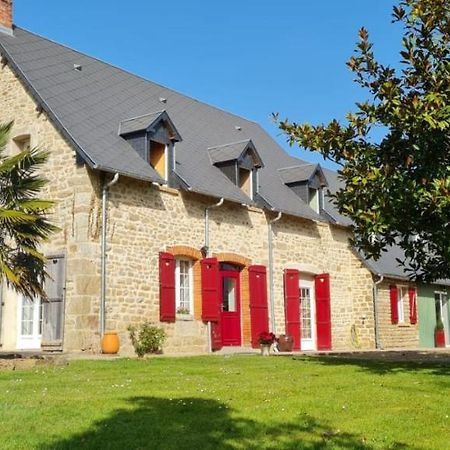 Bed and Breakfast La Pichonniere Isigny-le-Buat Exteriér fotografie