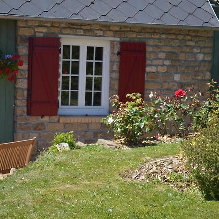 Bed and Breakfast La Pichonniere Isigny-le-Buat Exteriér fotografie