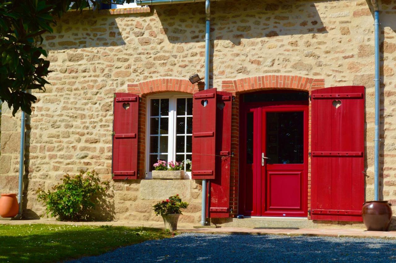 Bed and Breakfast La Pichonniere Isigny-le-Buat Exteriér fotografie