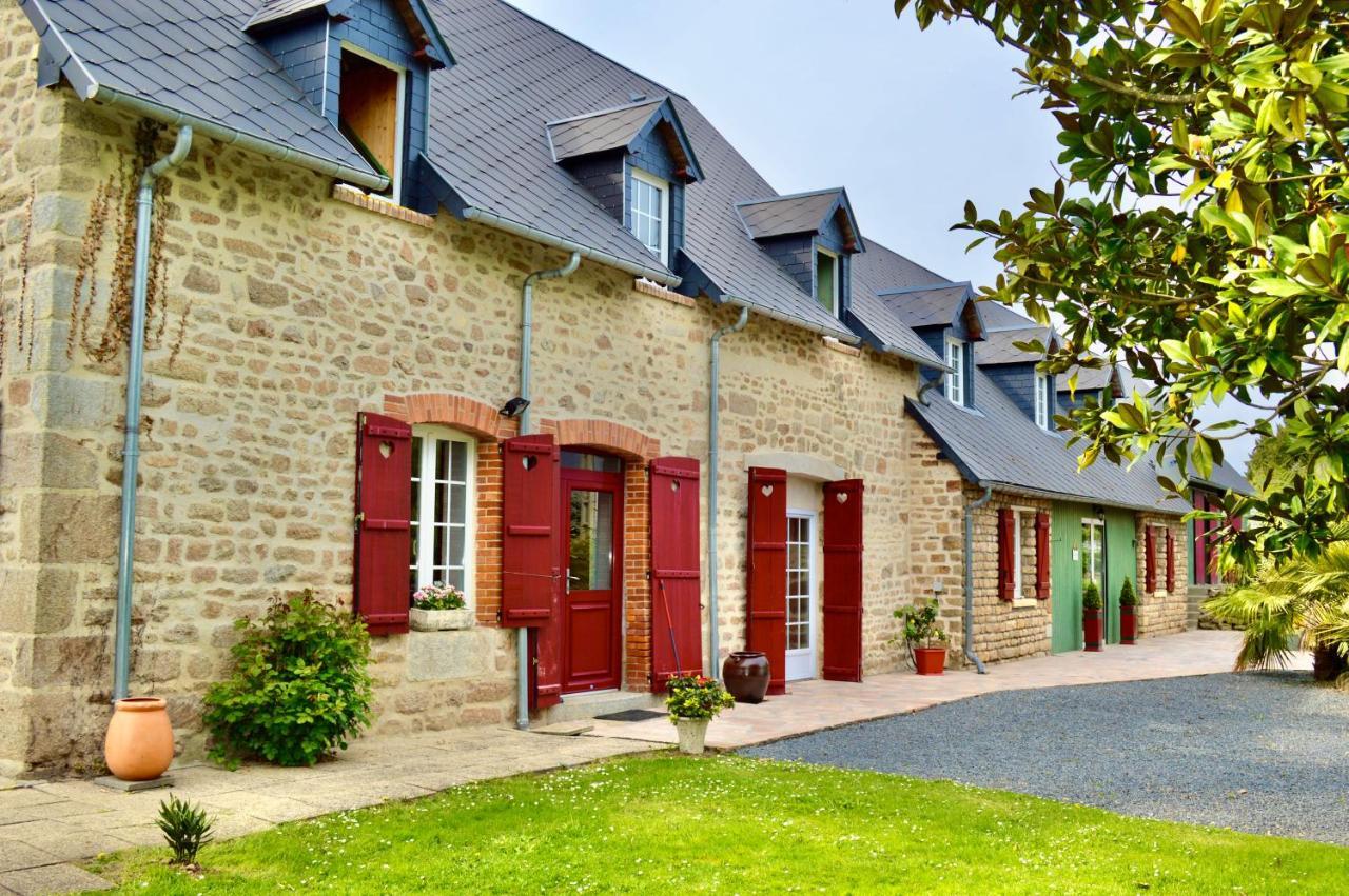 Bed and Breakfast La Pichonniere Isigny-le-Buat Exteriér fotografie