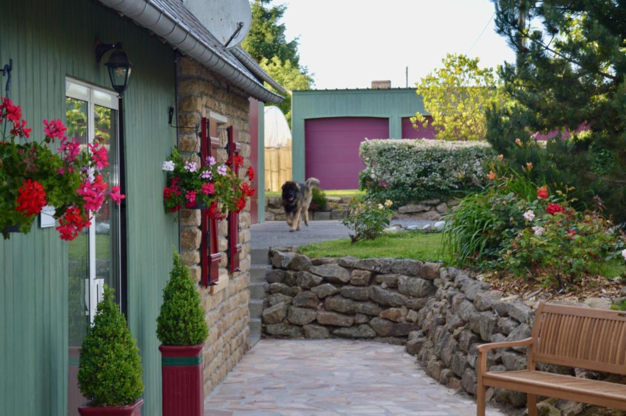 Bed and Breakfast La Pichonniere Isigny-le-Buat Exteriér fotografie