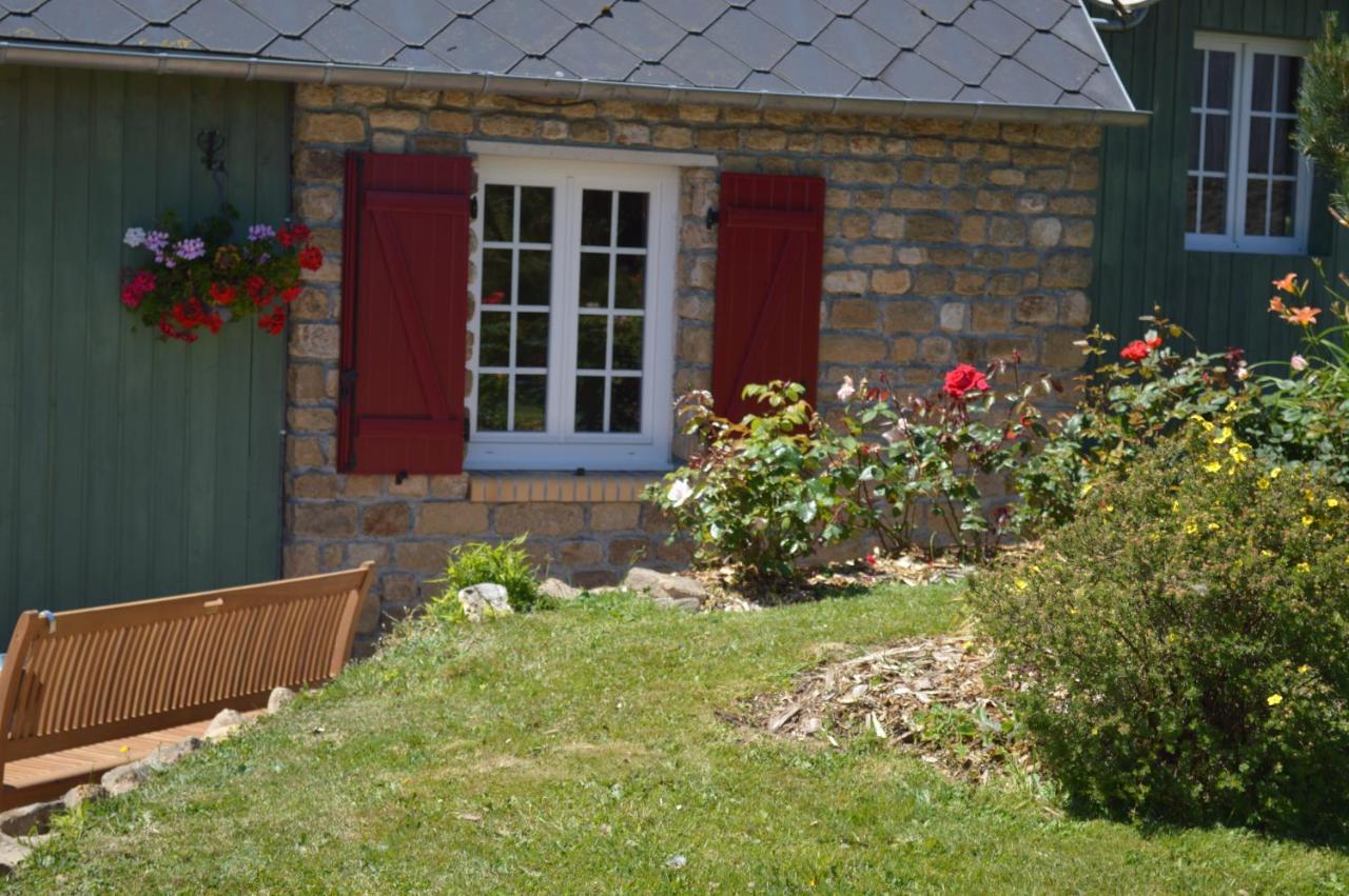 Bed and Breakfast La Pichonniere Isigny-le-Buat Exteriér fotografie