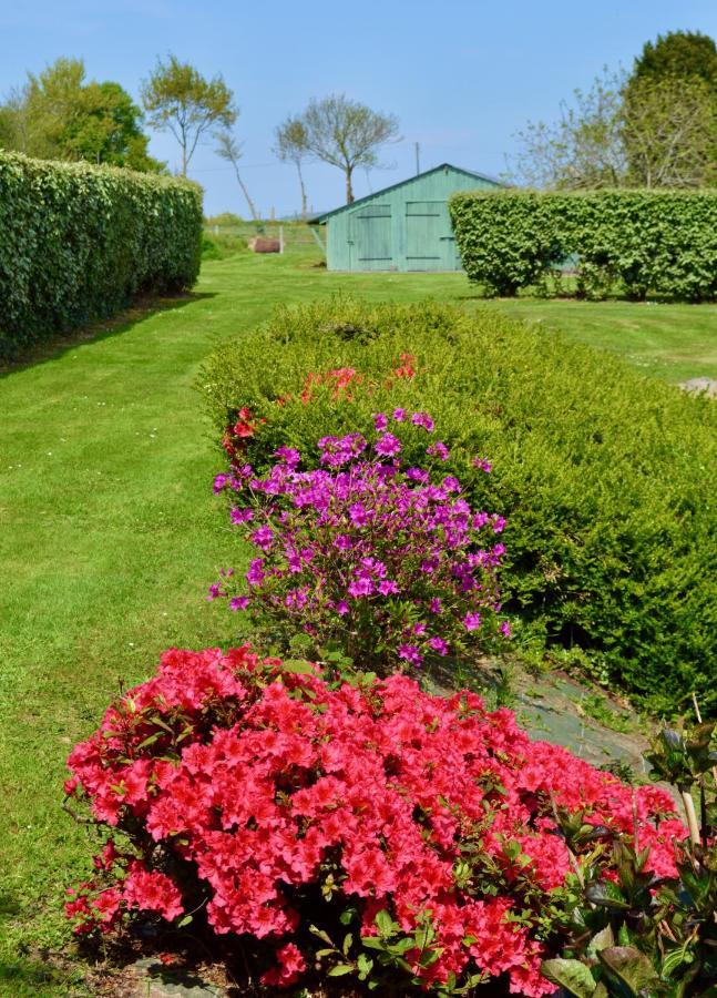 Bed and Breakfast La Pichonniere Isigny-le-Buat Exteriér fotografie